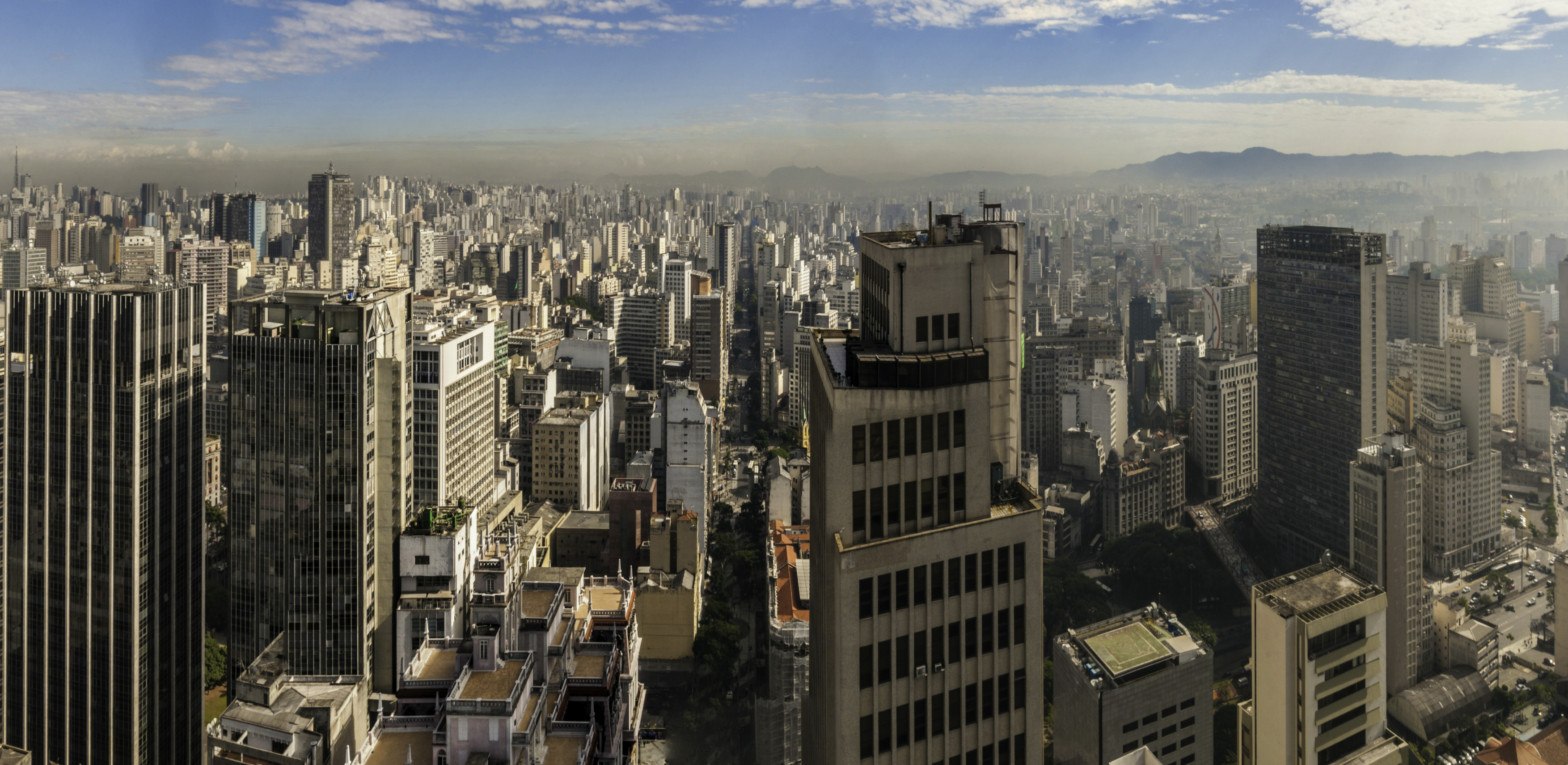 Vista noturna da Avenida Paulista, São Paulo
